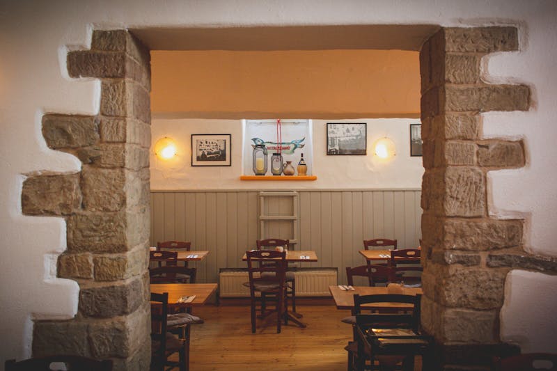 4 rivers smokehouse interior — warm, rustic dining atmosphere